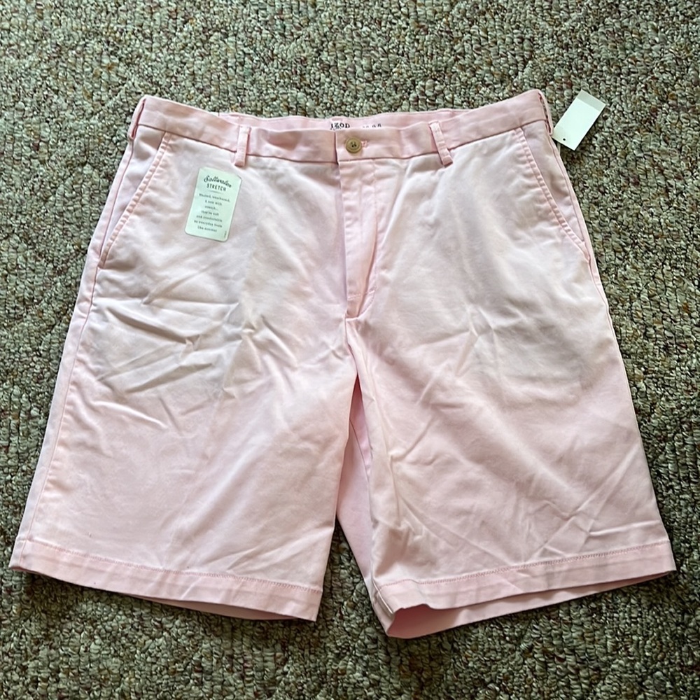 Men’s NWT Izod Stretch Flat Front Pink Shorts - size 36